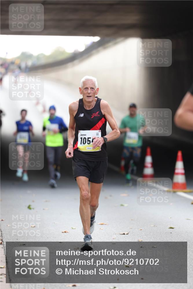 05.10.2025 - 20. swb-Marathon Bremen Michael Strokosch http://msf.ph/oto/9210702 05.10.2025 10:38:37 Laufen 1054 meine-sportfotos.de