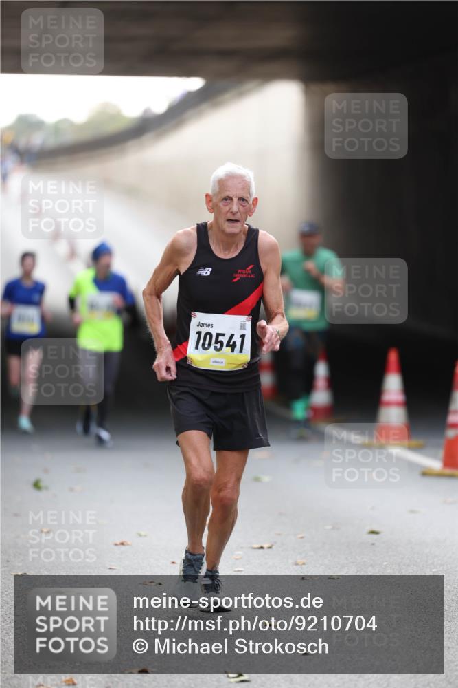 05.10.2025 - 20. swb-Marathon Bremen Michael Strokosch http://msf.ph/oto/9210704 05.10.2025 10:38:37 Laufen 10541 meine-sportfotos.de