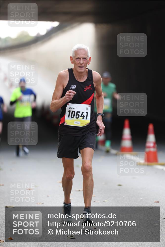 05.10.2025 - 20. swb-Marathon Bremen Michael Strokosch http://msf.ph/oto/9210706 05.10.2025 10:38:38 Laufen 10541 meine-sportfotos.de