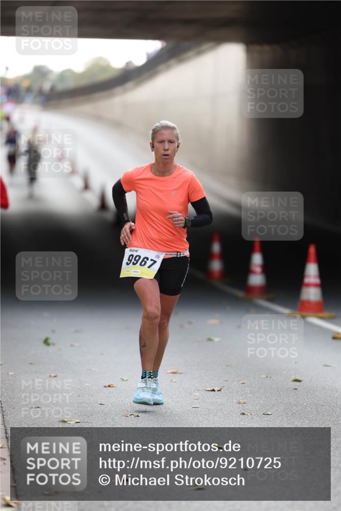05.10.2025 - 20. swb-Marathon Bremen Michael Strokosch http://msf.ph/oto/9210725 05.10.2025 10:38:49 Laufen 9967 meine-sportfotos.de
