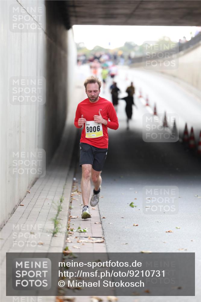 05.10.2025 - 20. swb-Marathon Bremen Michael Strokosch http://msf.ph/oto/9210731 05.10.2025 10:38:51 Laufen 9006 meine-sportfotos.de