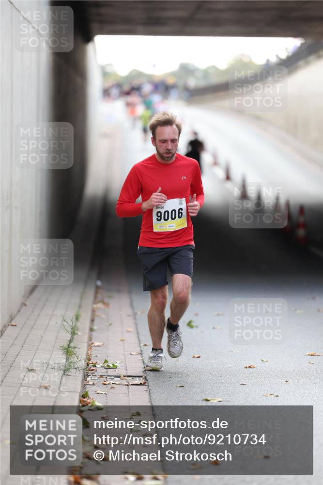 05.10.2025 - 20. swb-Marathon Bremen Michael Strokosch http://msf.ph/oto/9210734 05.10.2025 10:38:52 Laufen 9006 meine-sportfotos.de