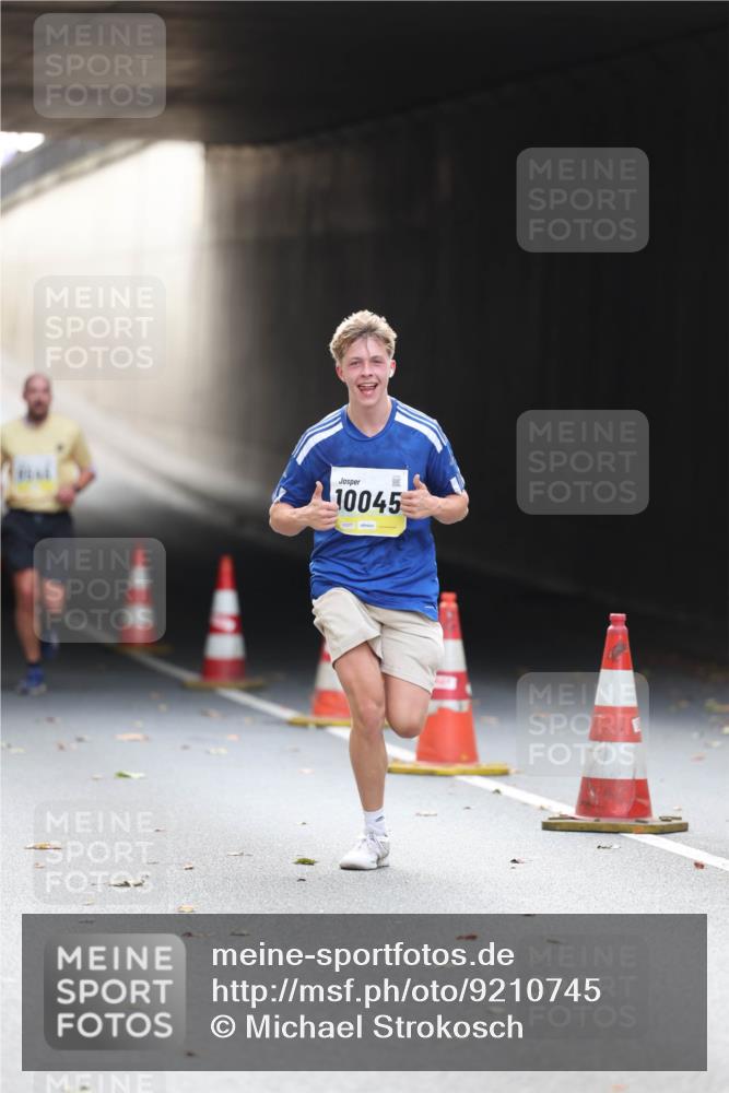 05.10.2025 - 20. swb-Marathon Bremen Michael Strokosch http://msf.ph/oto/9210745 05.10.2025 10:39:04 Laufen 10045 meine-sportfotos.de