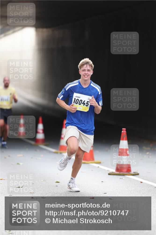05.10.2025 - 20. swb-Marathon Bremen Michael Strokosch http://msf.ph/oto/9210747 05.10.2025 10:39:04 Laufen 10045 meine-sportfotos.de