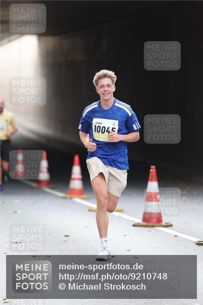 05.10.2025 - 20. swb-Marathon Bremen Michael Strokosch http://msf.ph/oto/9210748 05.10.2025 10:39:04 Laufen 10045, 02077 meine-sportfotos.de