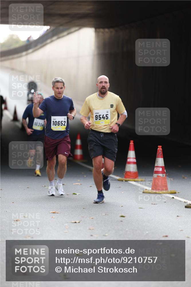 05.10.2025 - 20. swb-Marathon Bremen Michael Strokosch http://msf.ph/oto/9210757 05.10.2025 10:39:07 Laufen 10304, 10652, 9545 meine-sportfotos.de