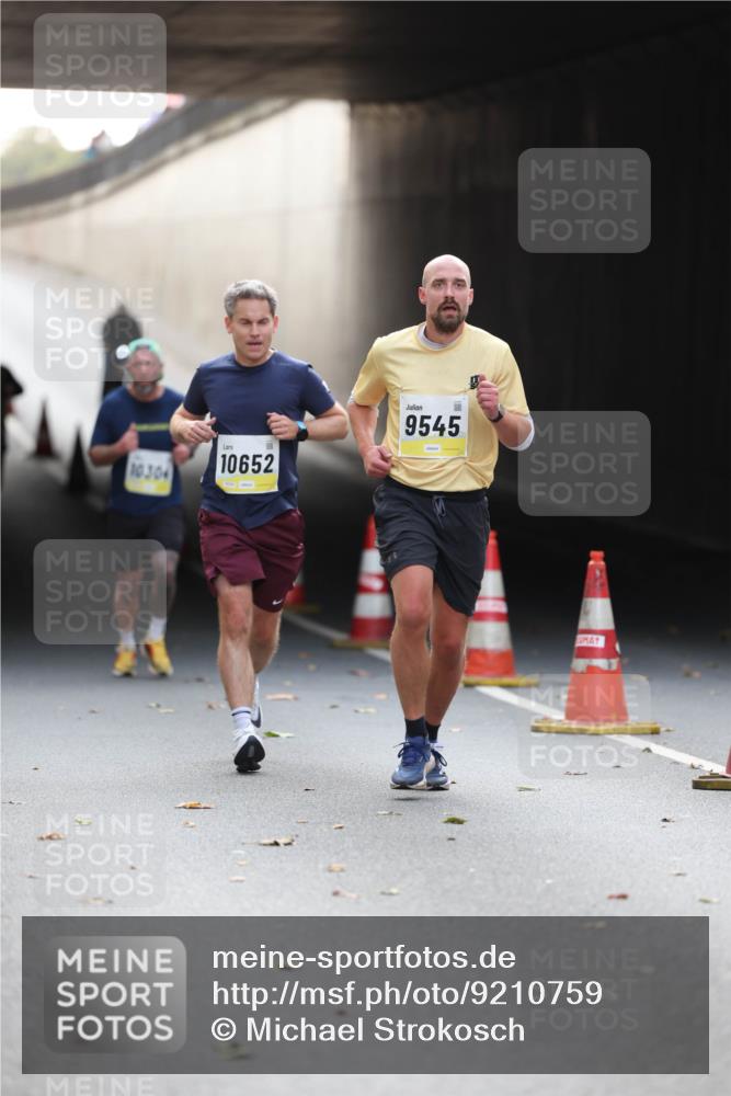 05.10.2025 - 20. swb-Marathon Bremen Michael Strokosch http://msf.ph/oto/9210759 05.10.2025 10:39:07 Laufen 10, 304, 10652, 9545 meine-sportfotos.de