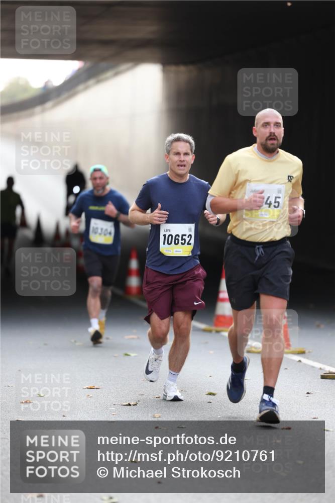 05.10.2025 - 20. swb-Marathon Bremen Michael Strokosch http://msf.ph/oto/9210761 05.10.2025 10:39:08 Laufen 10, 304, 10652, 45 meine-sportfotos.de