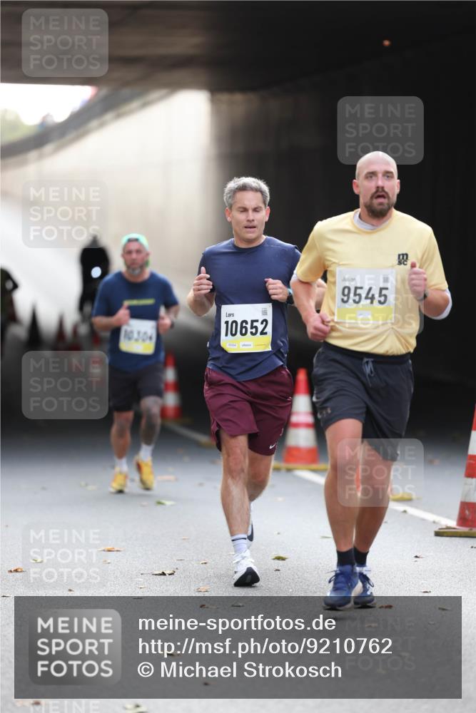 05.10.2025 - 20. swb-Marathon Bremen Michael Strokosch http://msf.ph/oto/9210762 05.10.2025 10:39:09 Laufen 10, 304, 10652, 9545 meine-sportfotos.de