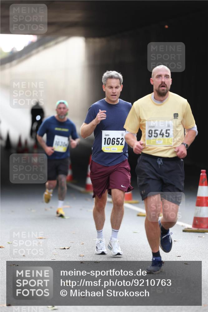 05.10.2025 - 20. swb-Marathon Bremen Michael Strokosch http://msf.ph/oto/9210763 05.10.2025 10:39:09 Laufen 10652, 02304, 9545 meine-sportfotos.de