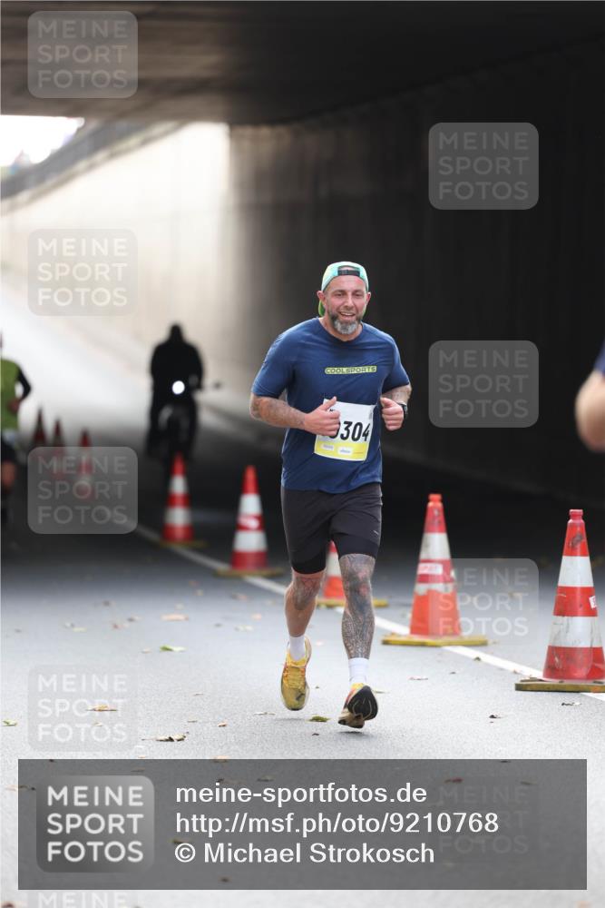 05.10.2025 - 20. swb-Marathon Bremen Michael Strokosch http://msf.ph/oto/9210768 05.10.2025 10:39:11 Laufen 304 meine-sportfotos.de