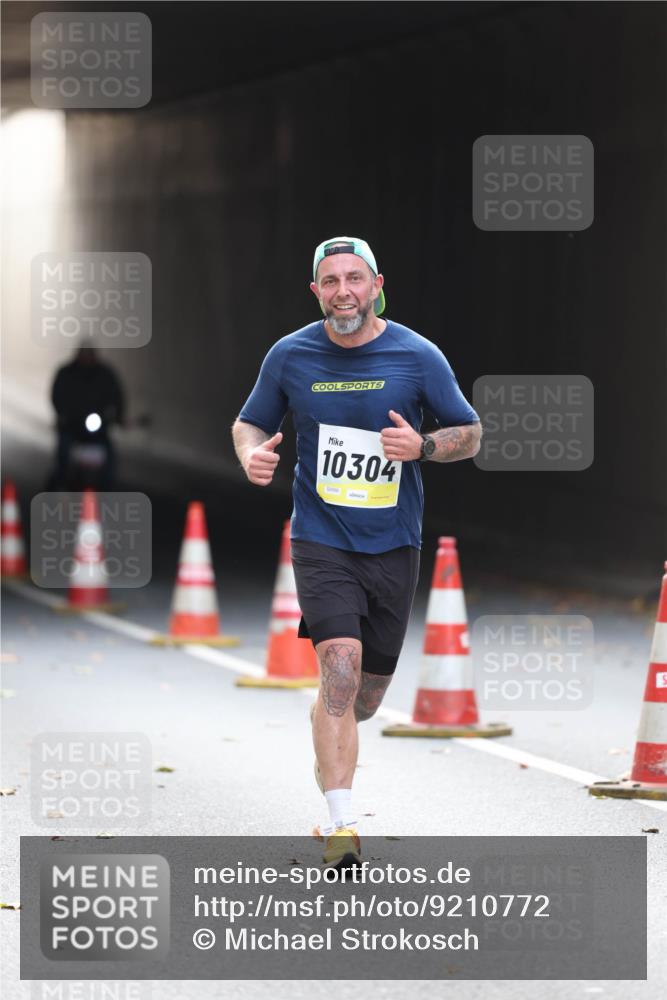 05.10.2025 - 20. swb-Marathon Bremen Michael Strokosch http://msf.ph/oto/9210772 05.10.2025 10:39:12 Laufen 10304, 02059 meine-sportfotos.de
