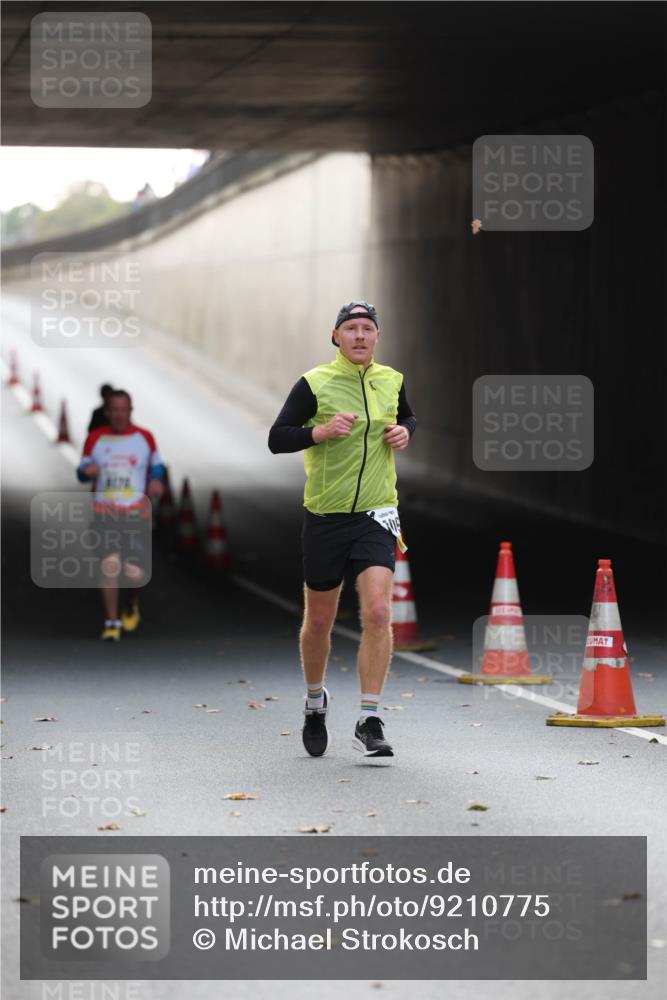 05.10.2025 - 20. swb-Marathon Bremen Michael Strokosch http://msf.ph/oto/9210775 05.10.2025 10:39:16 Laufen  meine-sportfotos.de