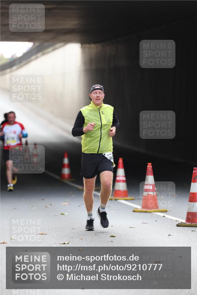 05.10.2025 - 20. swb-Marathon Bremen Michael Strokosch http://msf.ph/oto/9210777 05.10.2025 10:39:16 Laufen  meine-sportfotos.de
