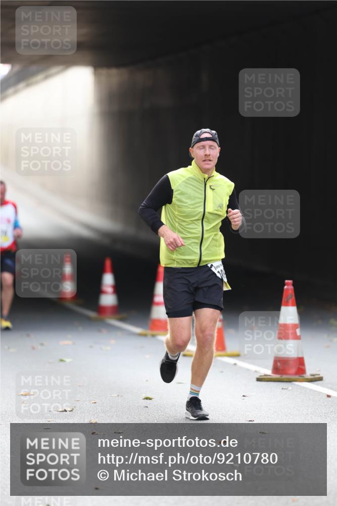 05.10.2025 - 20. swb-Marathon Bremen Michael Strokosch http://msf.ph/oto/9210780 05.10.2025 10:39:17 Laufen  meine-sportfotos.de
