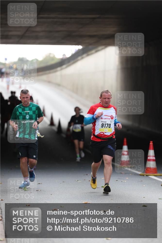 05.10.2025 - 20. swb-Marathon Bremen Michael Strokosch http://msf.ph/oto/9210786 05.10.2025 10:39:20 Laufen 9170 meine-sportfotos.de