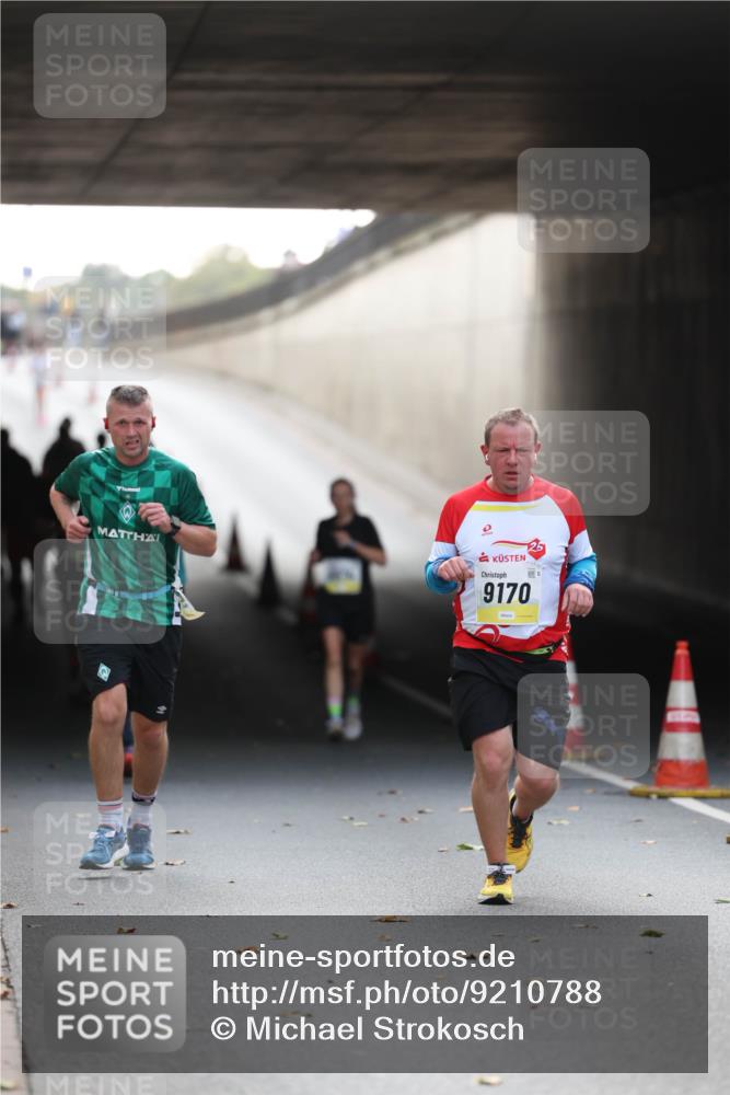 05.10.2025 - 20. swb-Marathon Bremen Michael Strokosch http://msf.ph/oto/9210788 05.10.2025 10:39:21 Laufen 9170 meine-sportfotos.de