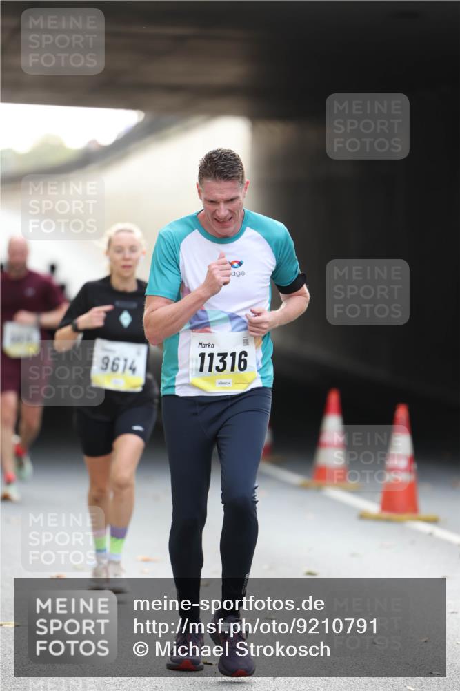 05.10.2025 - 20. swb-Marathon Bremen Michael Strokosch http://msf.ph/oto/9210791 05.10.2025 10:39:26 Laufen 9614, 11316 meine-sportfotos.de