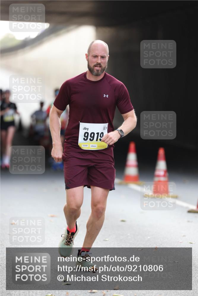 05.10.2025 - 20. swb-Marathon Bremen Michael Strokosch http://msf.ph/oto/9210806 05.10.2025 10:39:30 Laufen 9919, 02589 meine-sportfotos.de