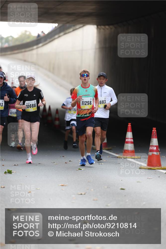 05.10.2025 - 20. swb-Marathon Bremen Michael Strokosch http://msf.ph/oto/9210814 05.10.2025 10:39:33 Laufen 3, 1050, 10, 0666, 780, 11256, 1683 meine-sportfotos.de