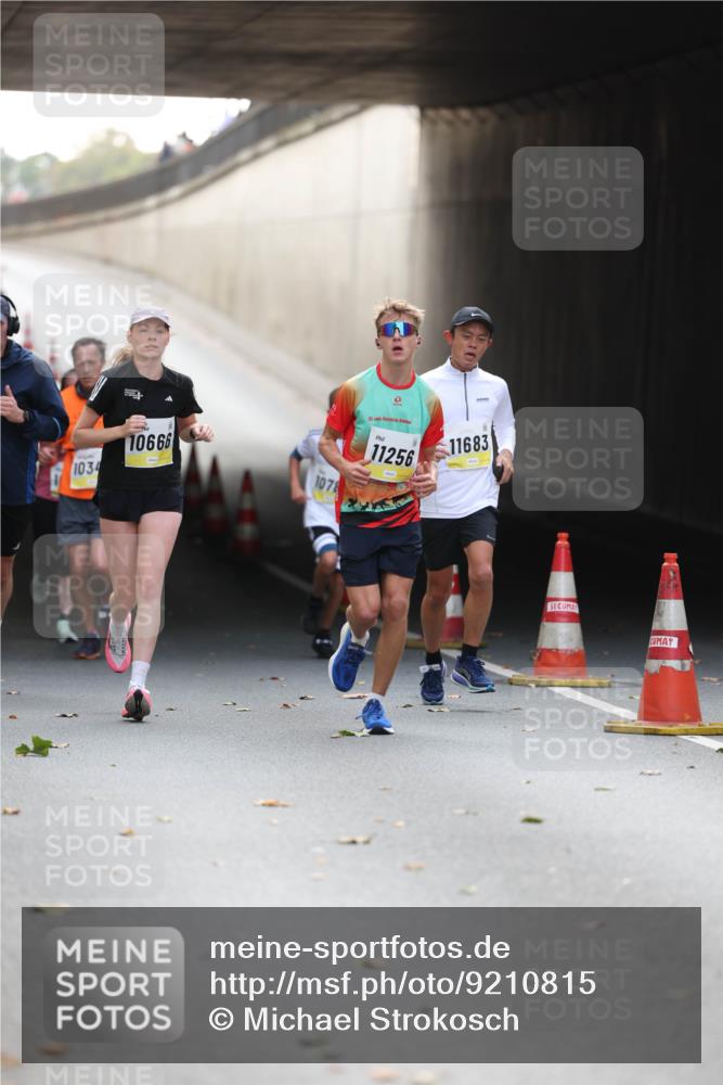 05.10.2025 - 20. swb-Marathon Bremen Michael Strokosch http://msf.ph/oto/9210815 05.10.2025 10:39:33 Laufen 1034, 10666, 1078, 11256, 11683 meine-sportfotos.de