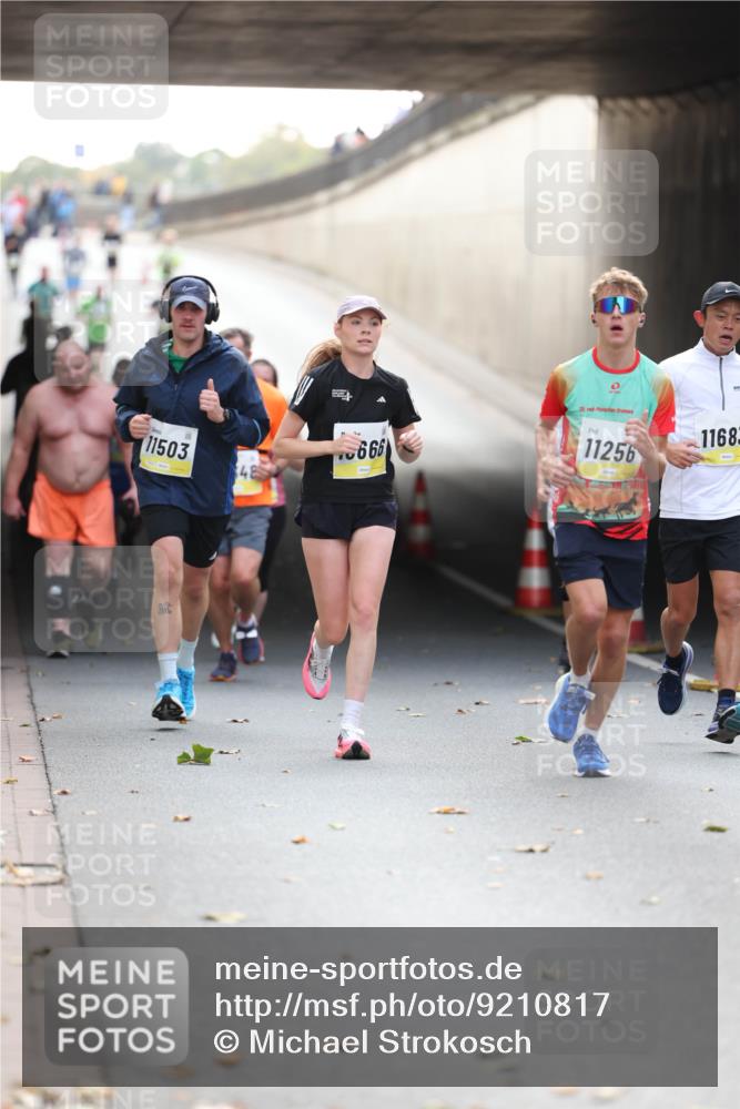 05.10.2025 - 20. swb-Marathon Bremen Michael Strokosch http://msf.ph/oto/9210817 05.10.2025 10:39:34 Laufen 1168, 11256, 11503, 666 meine-sportfotos.de