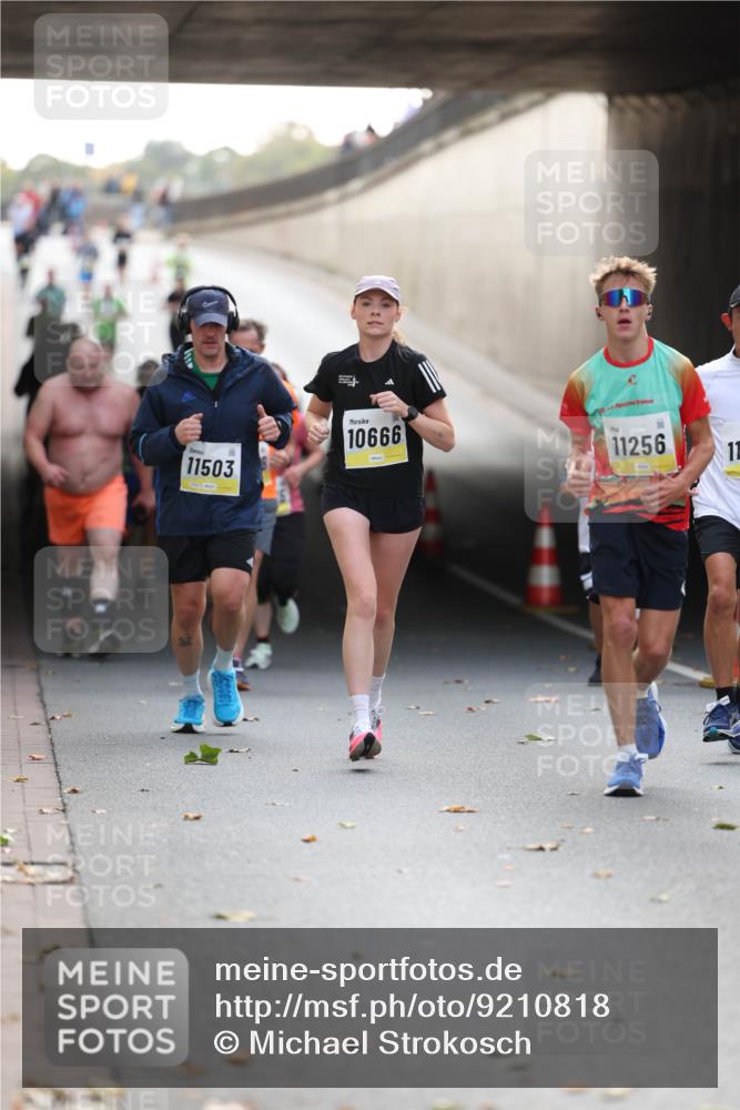 05.10.2025 - 20. swb-Marathon Bremen Michael Strokosch http://msf.ph/oto/9210818 05.10.2025 10:39:34 Laufen 11503, 10666, 11256, 11 meine-sportfotos.de