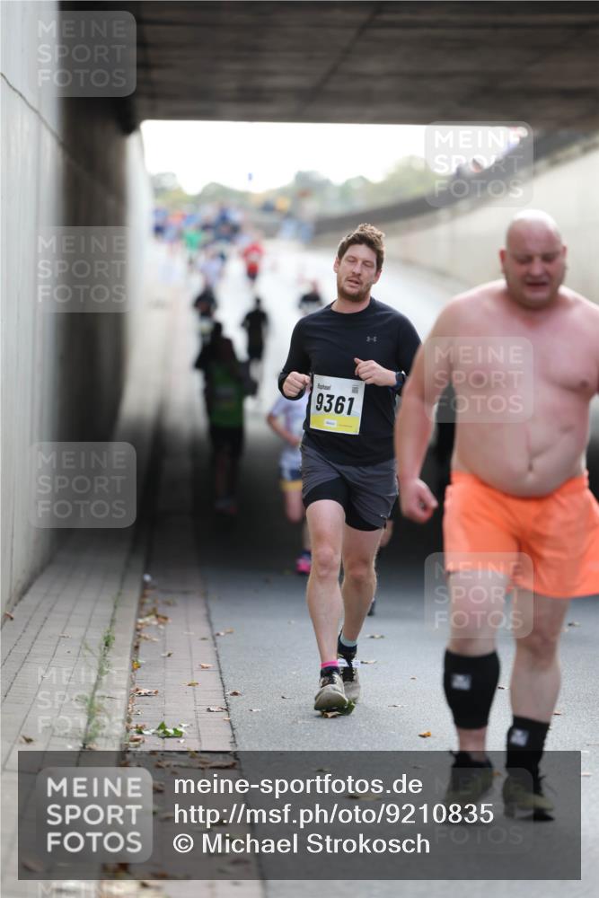 05.10.2025 - 20. swb-Marathon Bremen Michael Strokosch http://msf.ph/oto/9210835 05.10.2025 10:39:44 Laufen 9361 meine-sportfotos.de