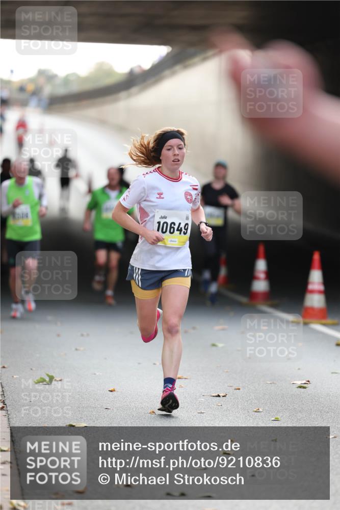 05.10.2025 - 20. swb-Marathon Bremen Michael Strokosch http://msf.ph/oto/9210836 05.10.2025 10:39:49 Laufen 10649 meine-sportfotos.de