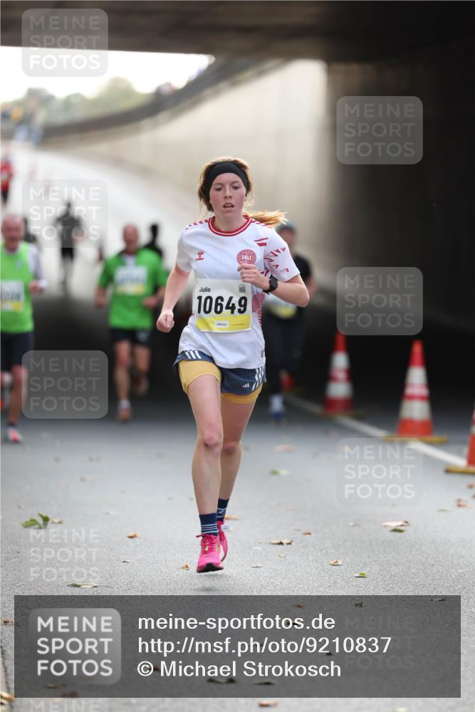 05.10.2025 - 20. swb-Marathon Bremen Michael Strokosch http://msf.ph/oto/9210837 05.10.2025 10:39:50 Laufen 10649 meine-sportfotos.de