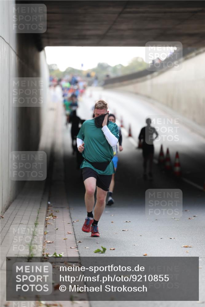 05.10.2025 - 20. swb-Marathon Bremen Michael Strokosch http://msf.ph/oto/9210855 05.10.2025 10:39:56 Laufen  meine-sportfotos.de
