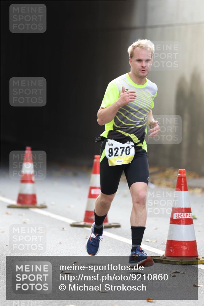 05.10.2025 - 20. swb-Marathon Bremen Michael Strokosch http://msf.ph/oto/9210860 05.10.2025 10:39:59 Laufen 9270 meine-sportfotos.de