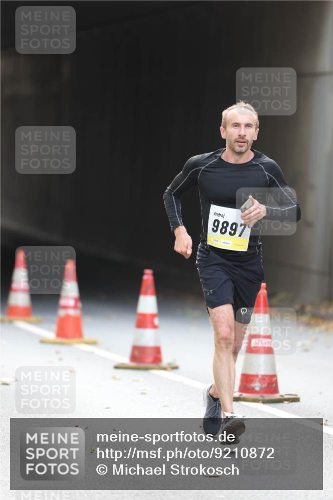 05.10.2025 - 20. swb-Marathon Bremen Michael Strokosch http://msf.ph/oto/9210872 05.10.2025 10:40:05 Laufen 9897 meine-sportfotos.de