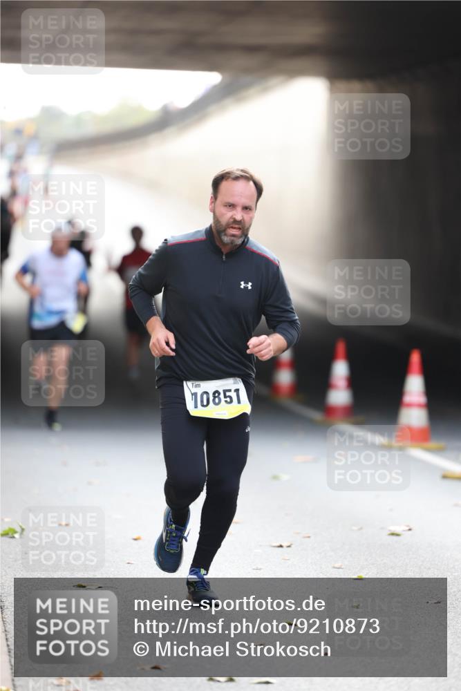 05.10.2025 - 20. swb-Marathon Bremen Michael Strokosch http://msf.ph/oto/9210873 05.10.2025 10:40:06 Laufen 10851 meine-sportfotos.de