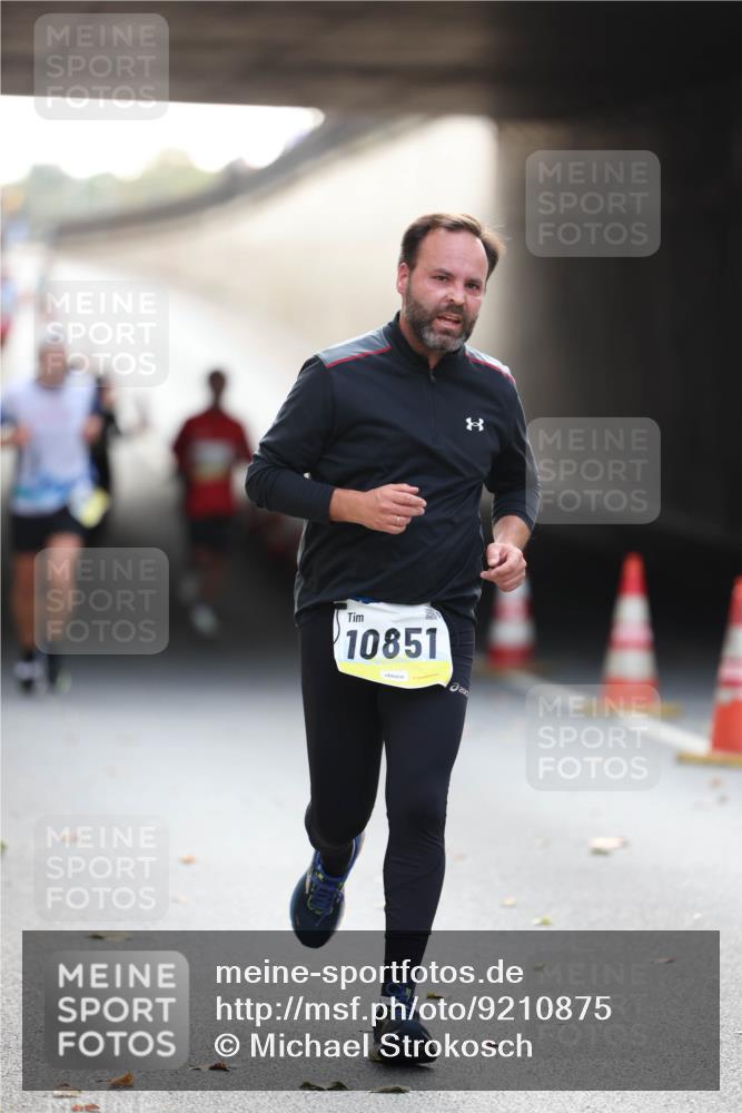 05.10.2025 - 20. swb-Marathon Bremen Michael Strokosch http://msf.ph/oto/9210875 05.10.2025 10:40:06 Laufen 10851 meine-sportfotos.de