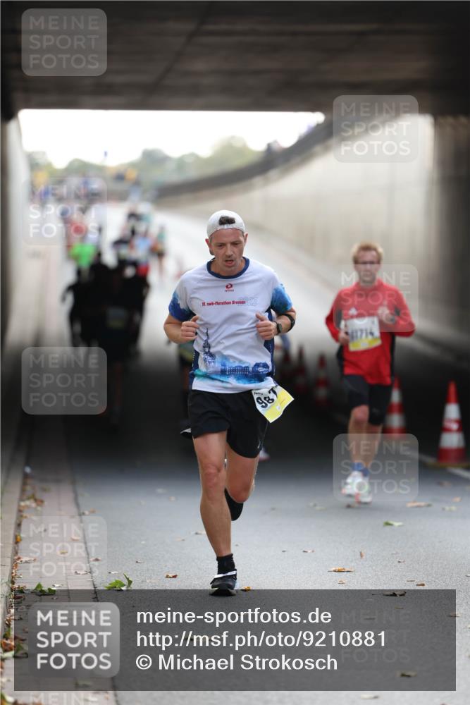 05.10.2025 - 20. swb-Marathon Bremen Michael Strokosch http://msf.ph/oto/9210881 05.10.2025 10:40:10 Laufen 18, 23, 987, 1714 meine-sportfotos.de