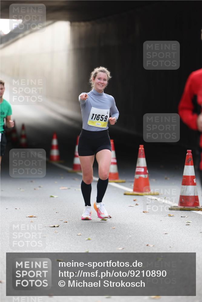 05.10.2025 - 20. swb-Marathon Bremen Michael Strokosch http://msf.ph/oto/9210890 05.10.2025 10:40:15 Laufen 11659 meine-sportfotos.de