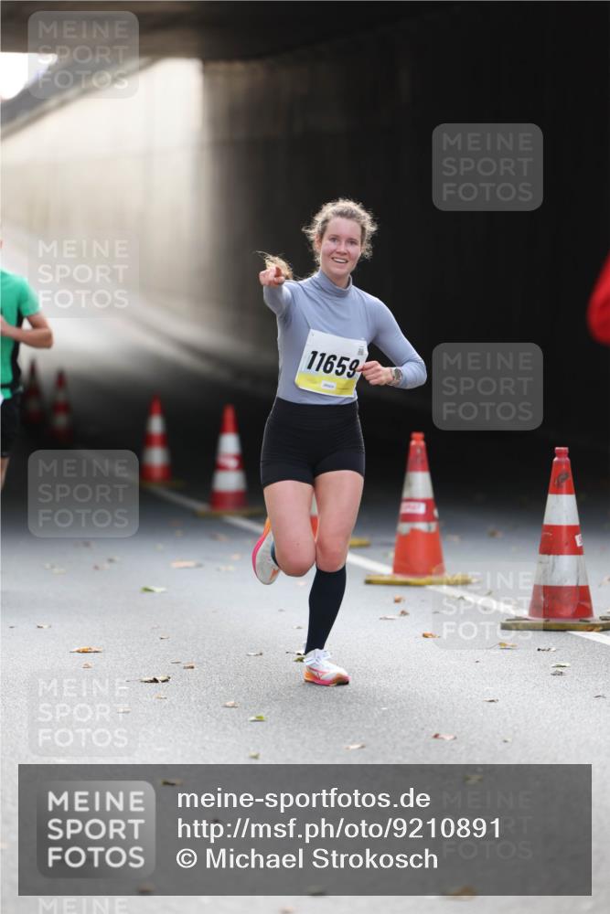 05.10.2025 - 20. swb-Marathon Bremen Michael Strokosch http://msf.ph/oto/9210891 05.10.2025 10:40:15 Laufen 11659 meine-sportfotos.de