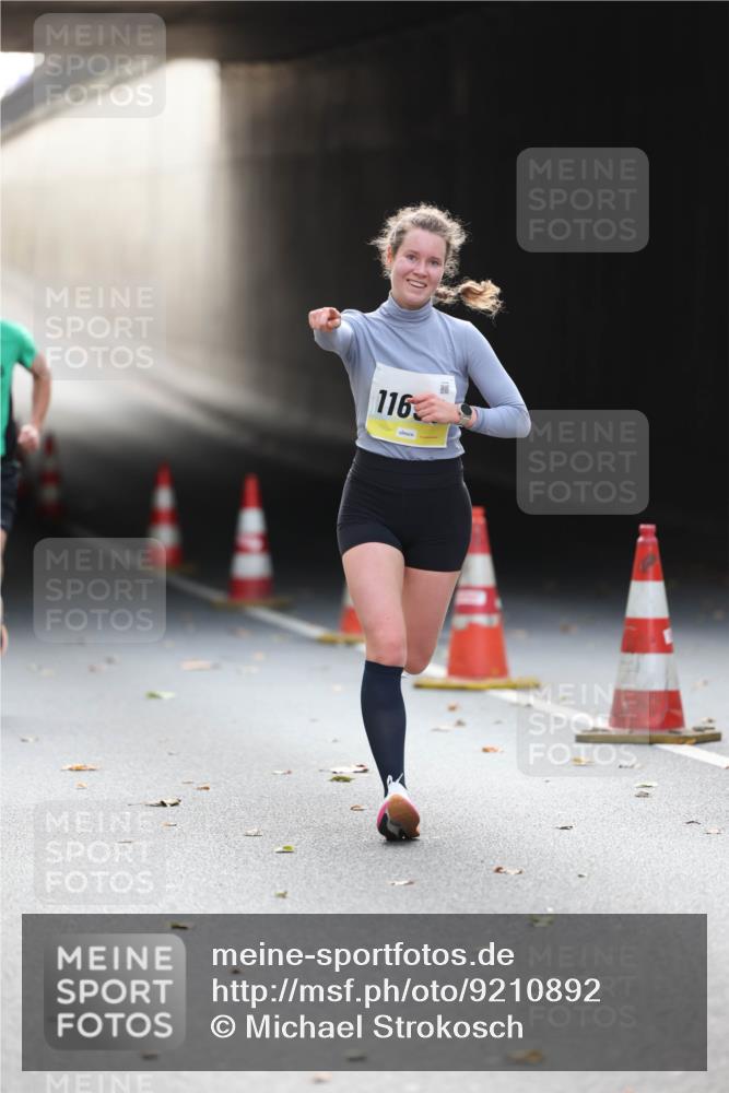 05.10.2025 - 20. swb-Marathon Bremen Michael Strokosch http://msf.ph/oto/9210892 05.10.2025 10:40:15 Laufen 116 meine-sportfotos.de