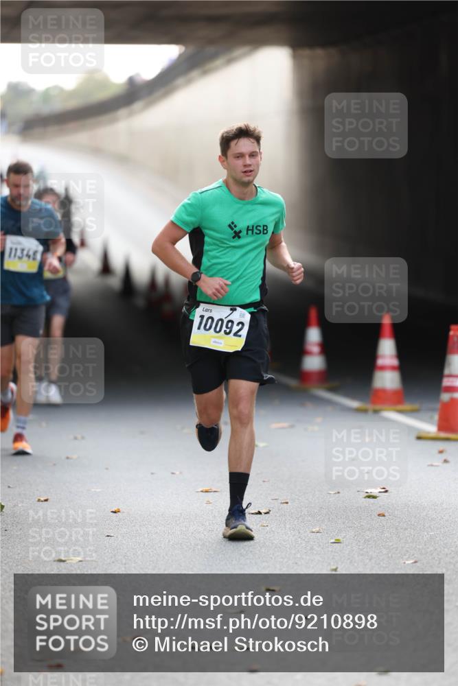 05.10.2025 - 20. swb-Marathon Bremen Michael Strokosch http://msf.ph/oto/9210898 05.10.2025 10:40:17 Laufen 11348, 10092 meine-sportfotos.de