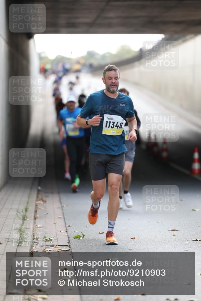 05.10.2025 - 20. swb-Marathon Bremen Michael Strokosch http://msf.ph/oto/9210903 05.10.2025 10:40:19 Laufen 11346 meine-sportfotos.de
