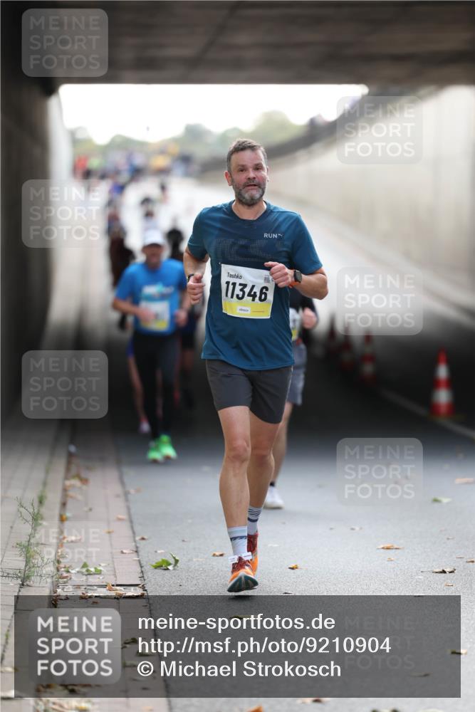 05.10.2025 - 20. swb-Marathon Bremen Michael Strokosch http://msf.ph/oto/9210904 05.10.2025 10:40:19 Laufen 11346 meine-sportfotos.de