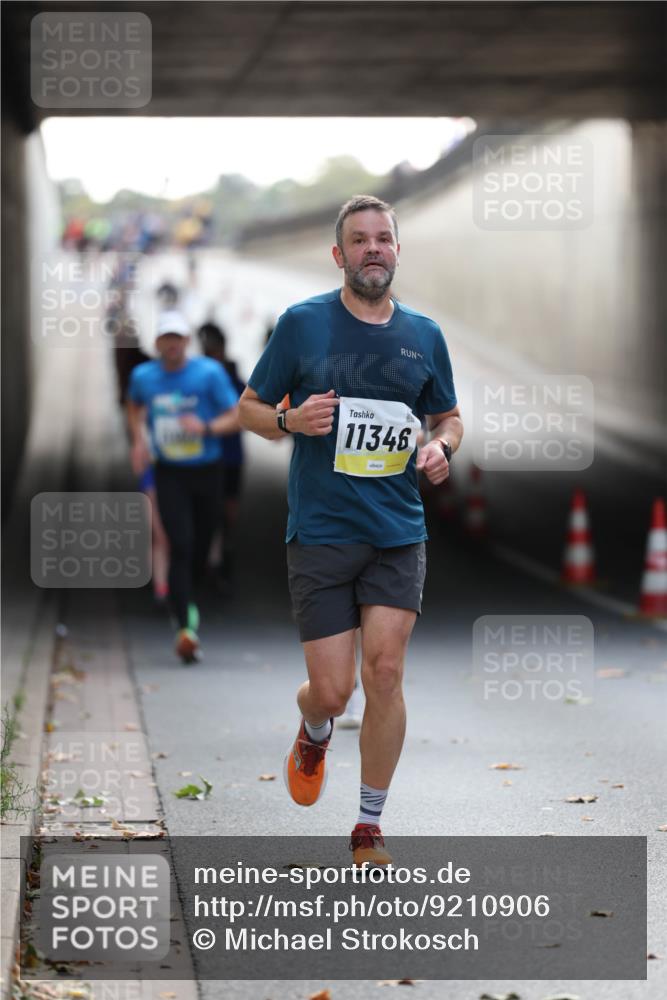 05.10.2025 - 20. swb-Marathon Bremen Michael Strokosch http://msf.ph/oto/9210906 05.10.2025 10:40:20 Laufen 11346 meine-sportfotos.de