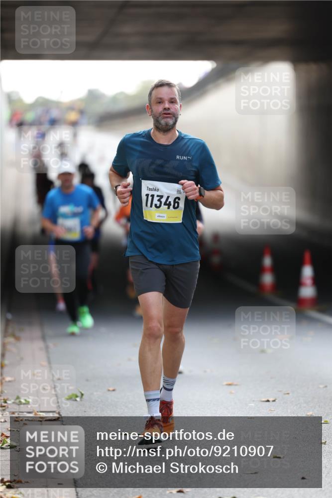 05.10.2025 - 20. swb-Marathon Bremen Michael Strokosch http://msf.ph/oto/9210907 05.10.2025 10:40:20 Laufen 11346 meine-sportfotos.de