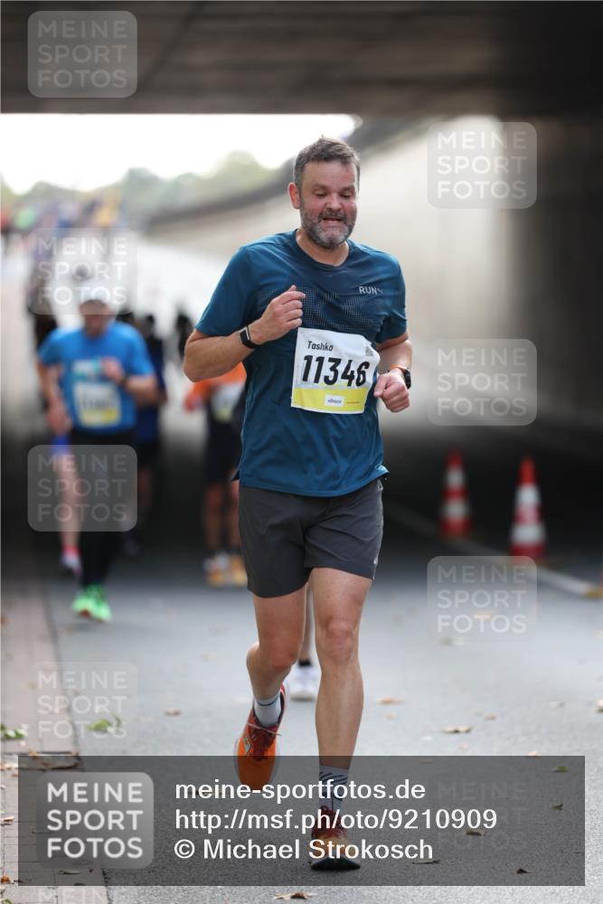 05.10.2025 - 20. swb-Marathon Bremen Michael Strokosch http://msf.ph/oto/9210909 05.10.2025 10:40:20 Laufen 11346 meine-sportfotos.de