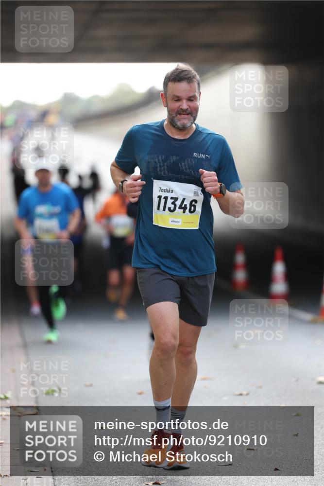 05.10.2025 - 20. swb-Marathon Bremen Michael Strokosch http://msf.ph/oto/9210910 05.10.2025 10:40:21 Laufen 11346 meine-sportfotos.de