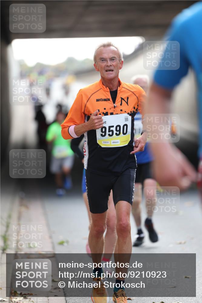 05.10.2025 - 20. swb-Marathon Bremen Michael Strokosch http://msf.ph/oto/9210923 05.10.2025 10:40:27 Laufen 9590, 02633 meine-sportfotos.de