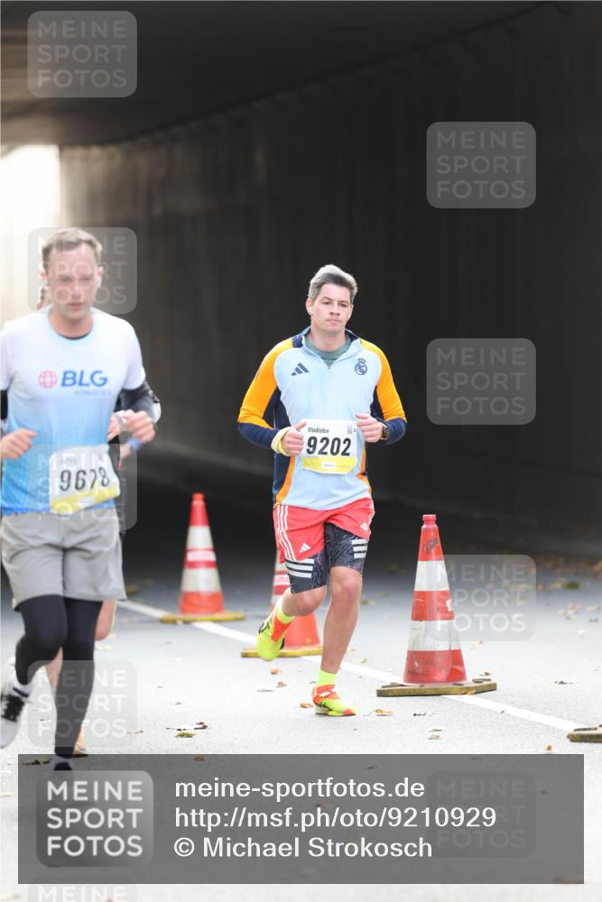 05.10.2025 - 20. swb-Marathon Bremen Michael Strokosch http://msf.ph/oto/9210929 05.10.2025 10:40:31 Laufen 9678, 9202 meine-sportfotos.de