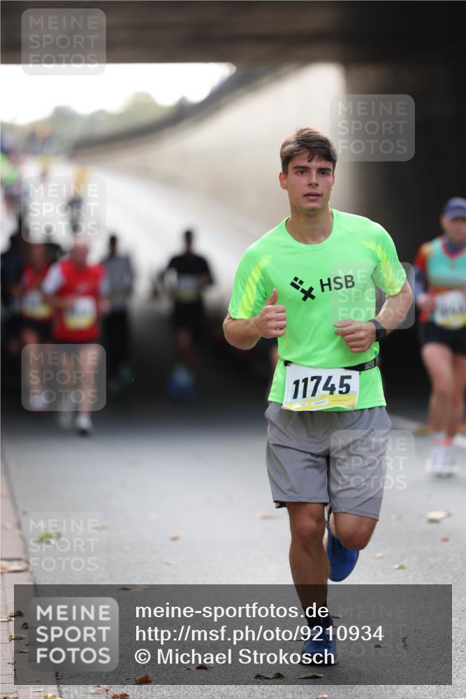 05.10.2025 - 20. swb-Marathon Bremen Michael Strokosch http://msf.ph/oto/9210934 05.10.2025 10:40:32 Laufen 11745 meine-sportfotos.de