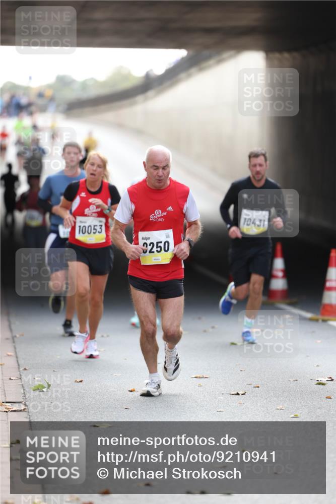 05.10.2025 - 20. swb-Marathon Bremen Michael Strokosch http://msf.ph/oto/9210941 05.10.2025 10:40:37 Laufen 10053, 0250, 10431 meine-sportfotos.de